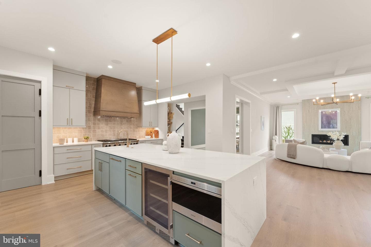208 Elm Street SW photo 8