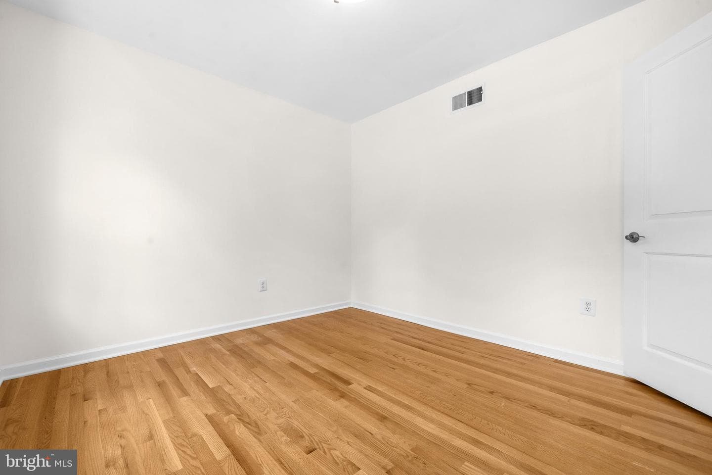5110 Holden Street photo 26