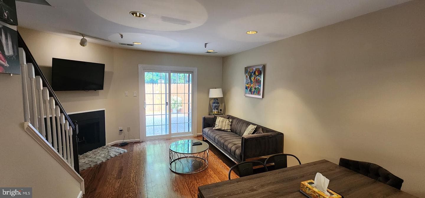 2815 Lee Landing Court photo 5