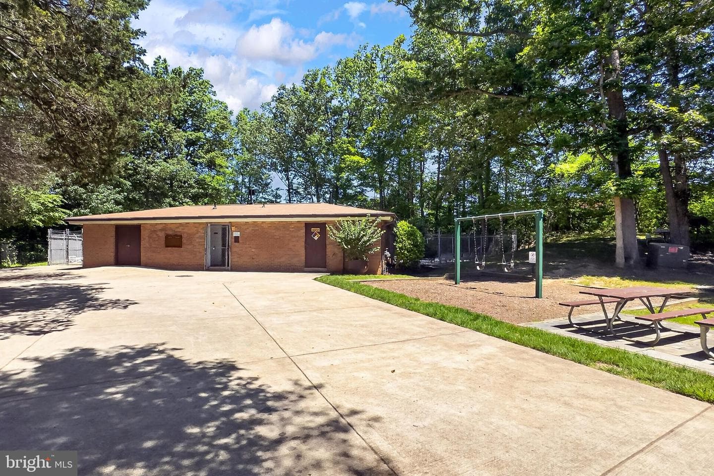 7611 Tiverton Drive photo 32