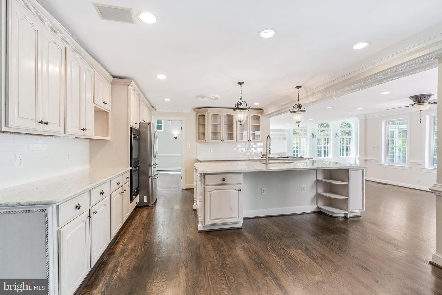 10520 Hunting Crest Lane photo 23