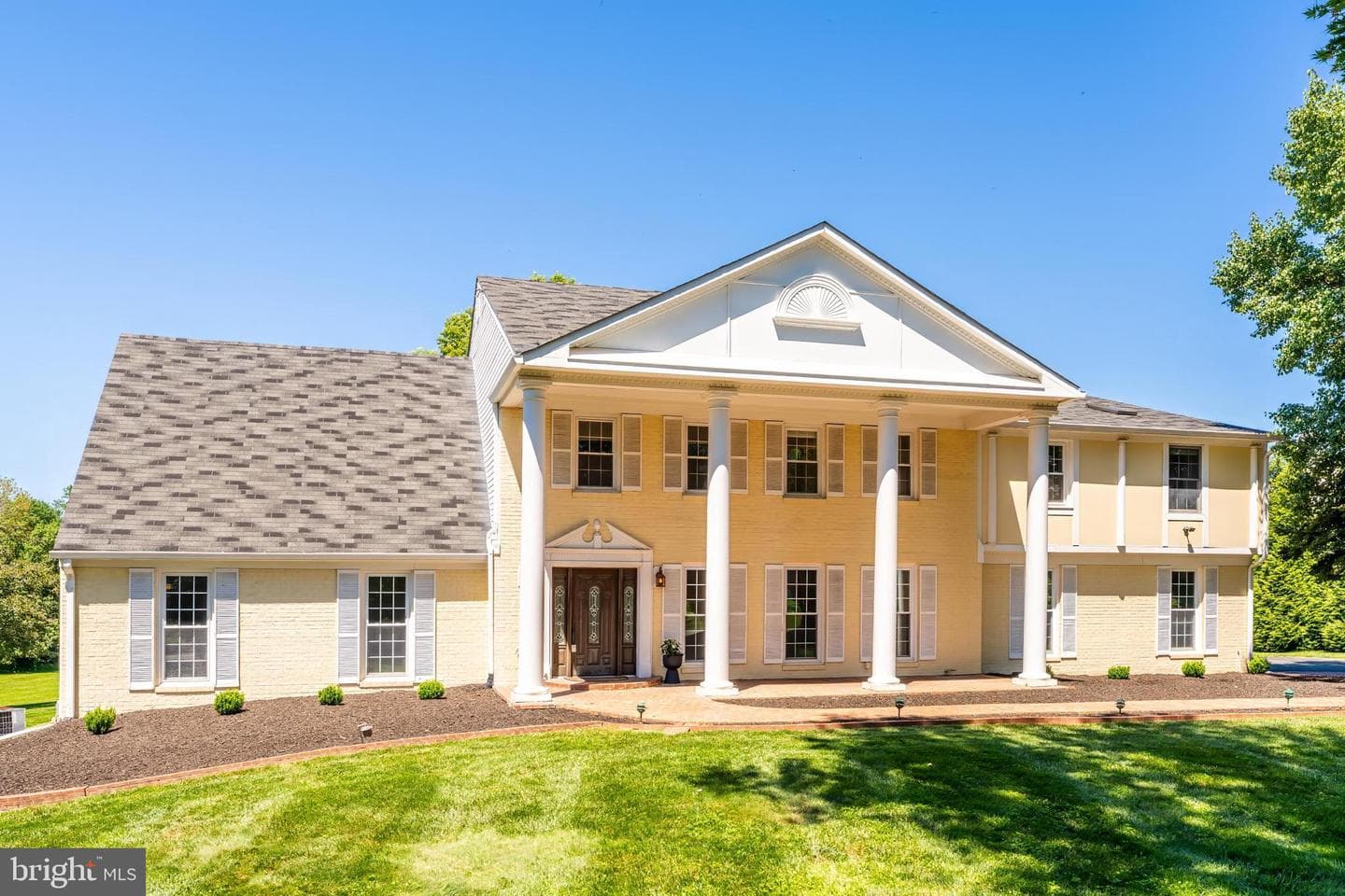 10520 Hunting Crest Lane photo 3