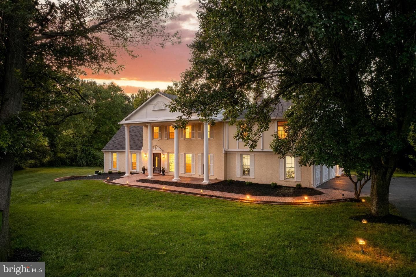 10520 Hunting Crest Lane photo 4