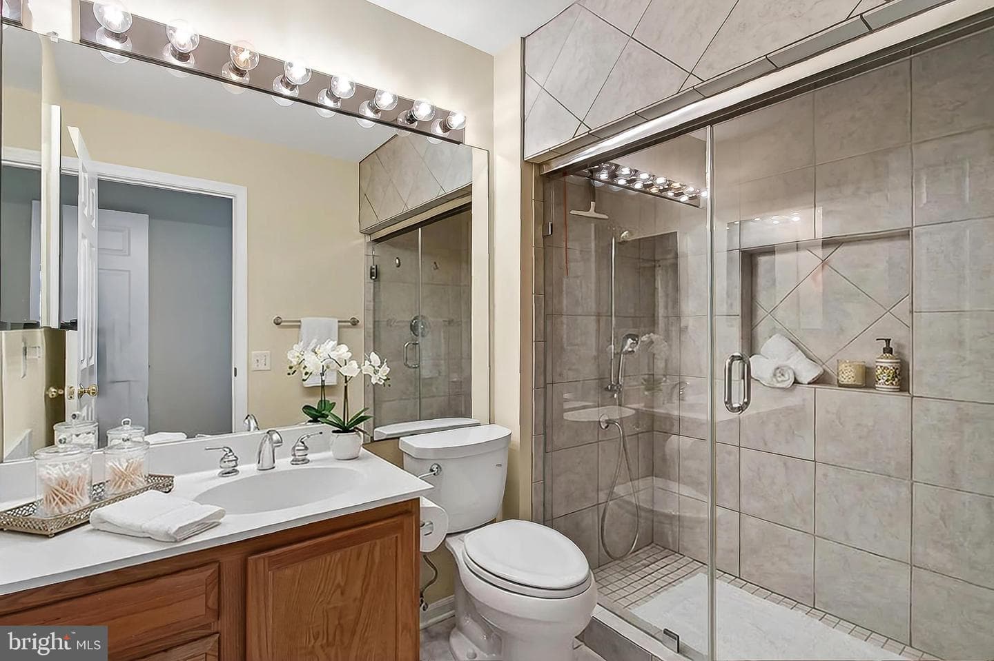 8209 Crossbrook Court #202 photo 17