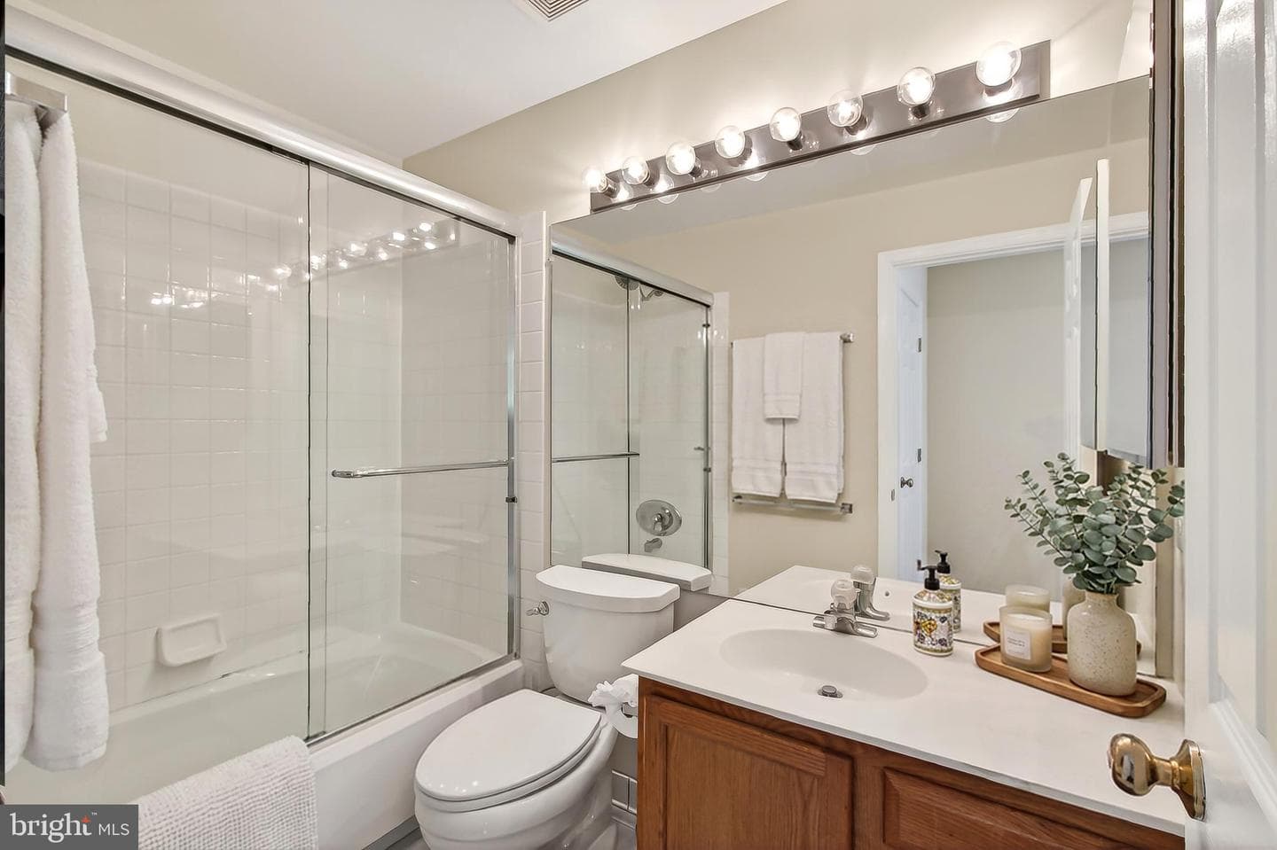 8209 Crossbrook Court #202 photo 21