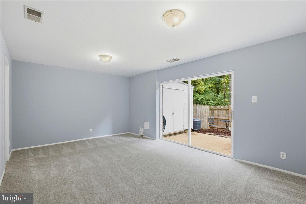 7674 Tiverton Drive photo 20