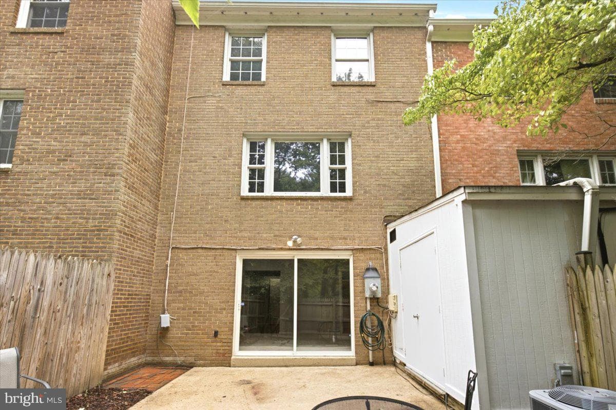 7674 Tiverton Drive photo 28