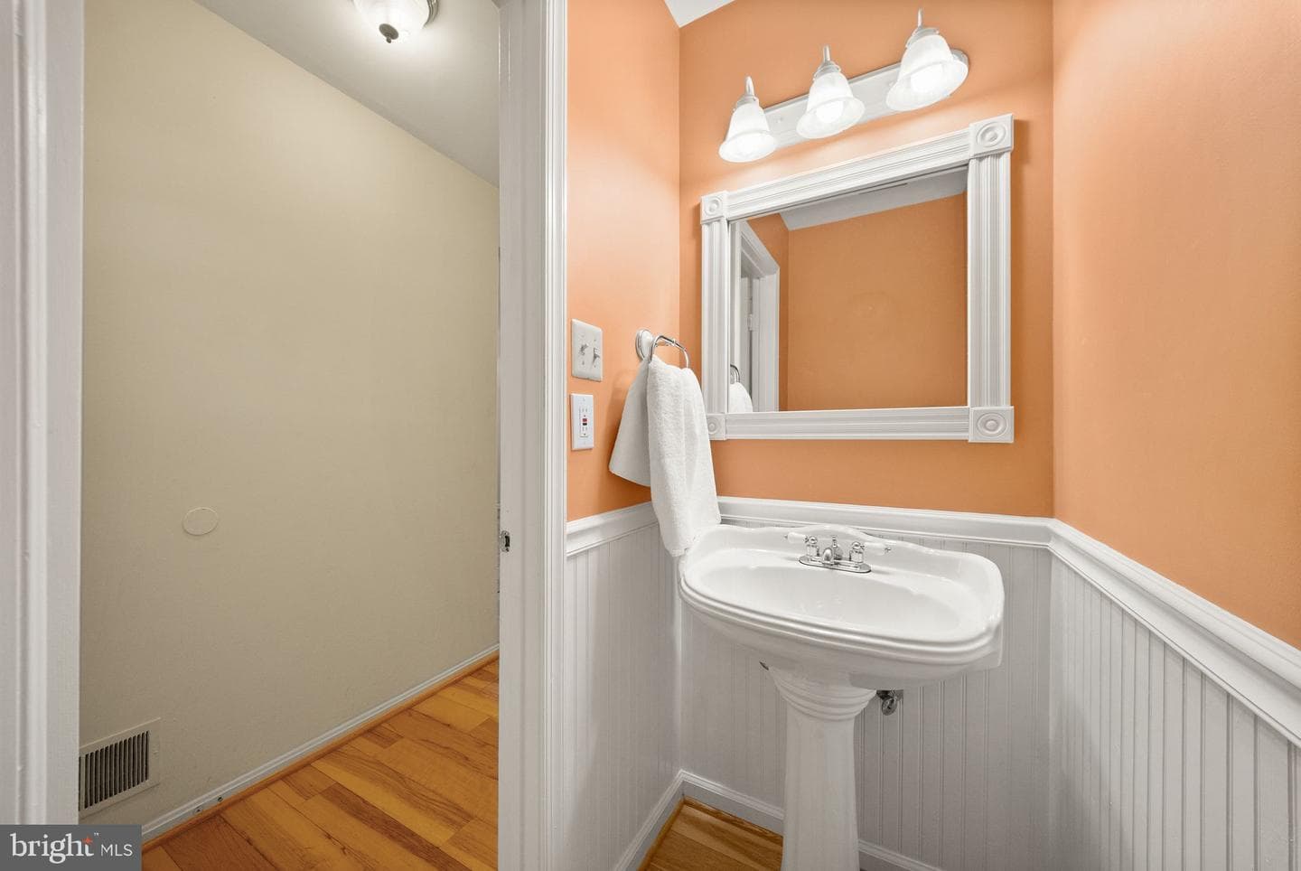 5752 Crownleigh Court photo 22