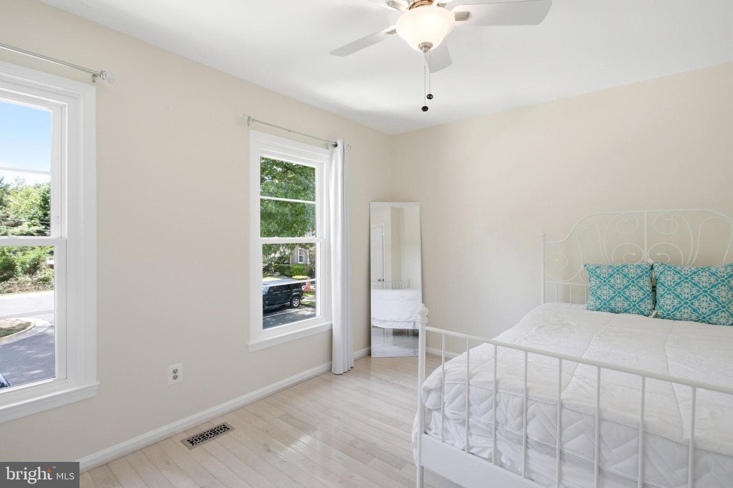 8434 Springfield Oaks Dr photo 27
