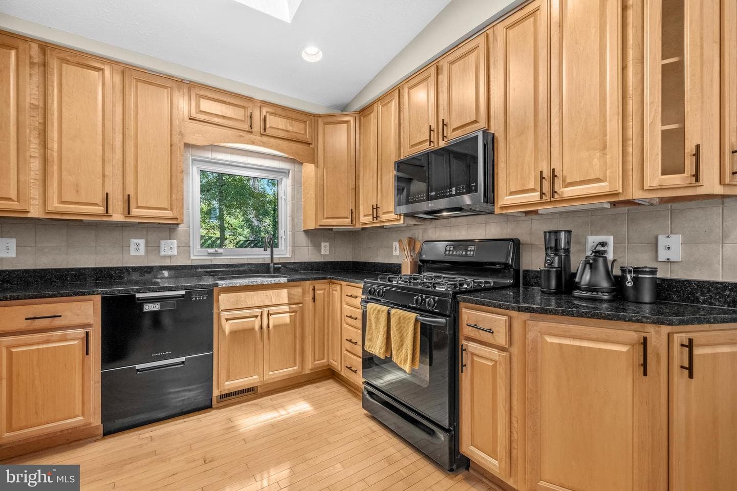 2409 Chestnut Street photo 8