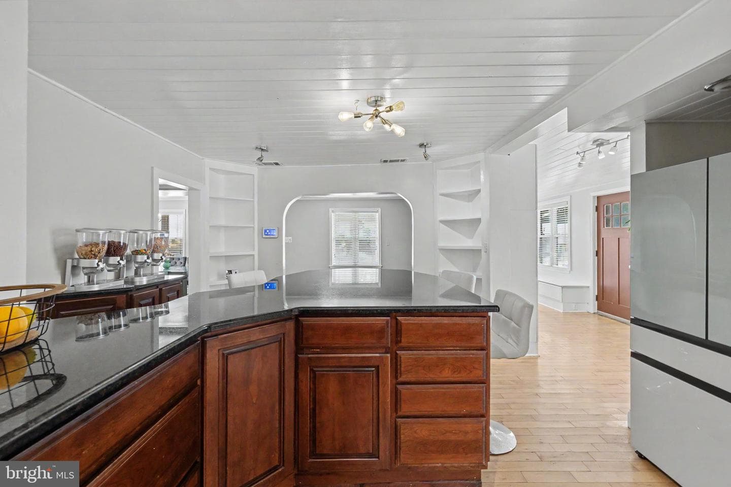 8608 Woodlawn Court photo 9