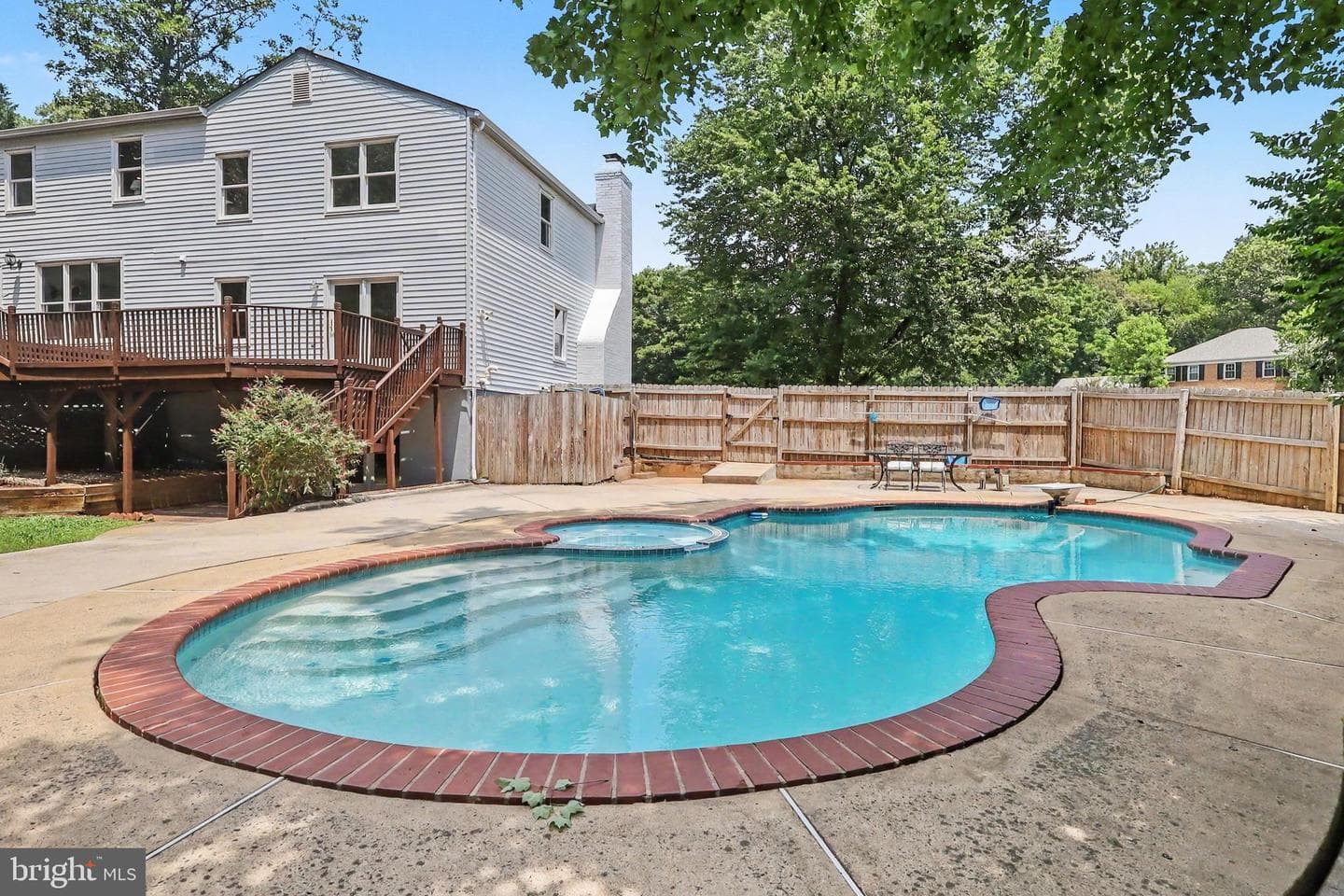 810 Aaron Court photo 22