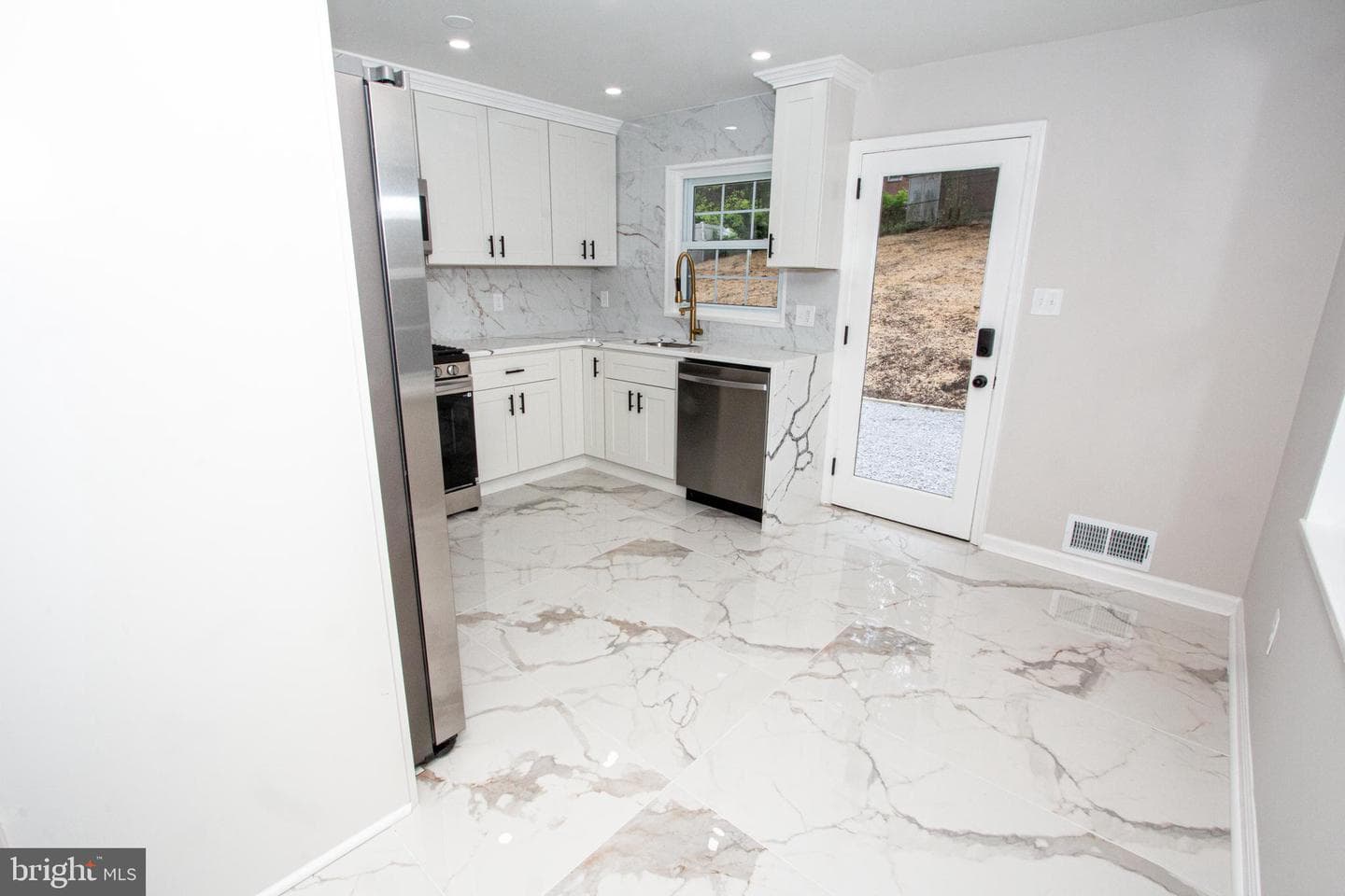 6203 Telegraph Road photo 13