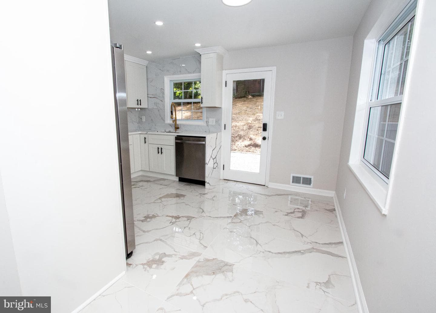 6203 Telegraph Road photo 15