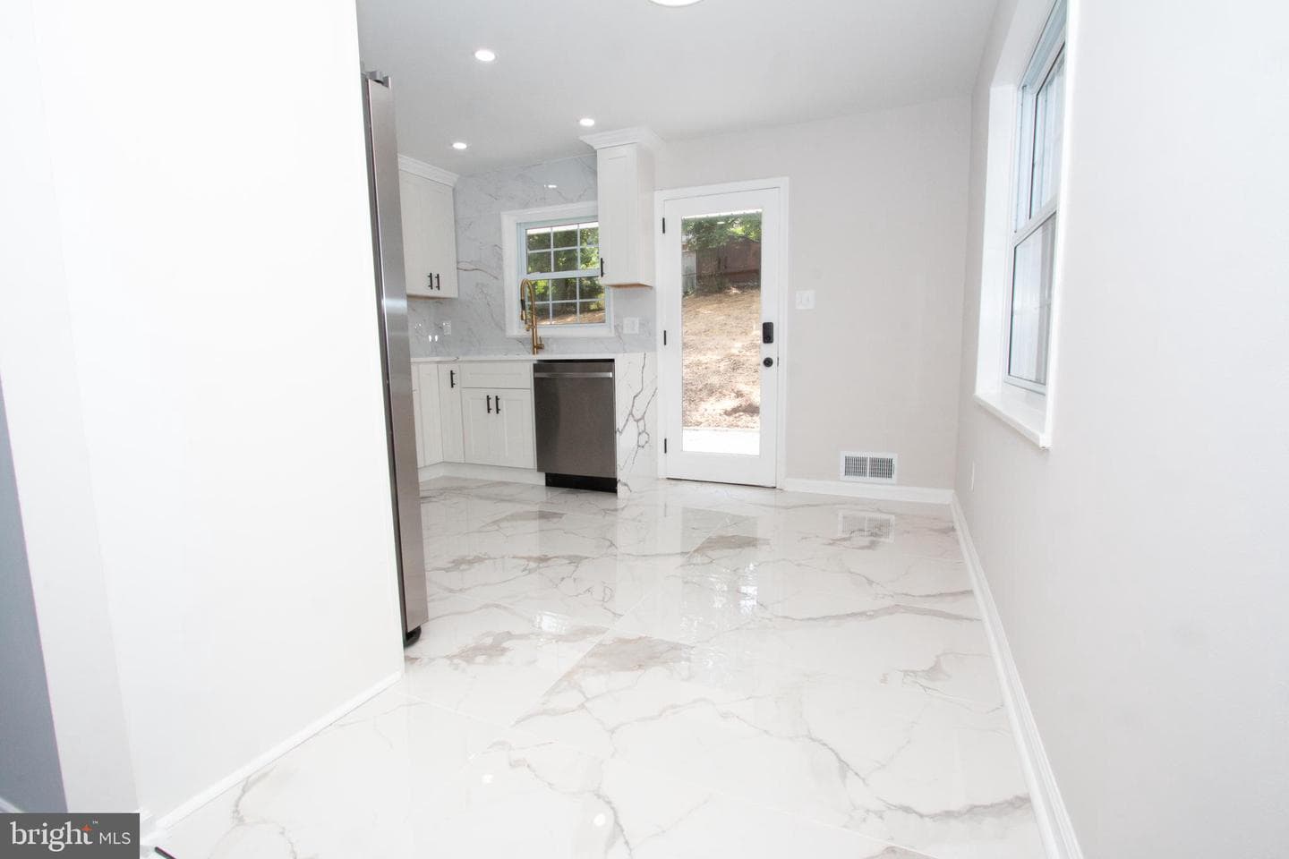 6203 Telegraph Road photo 16