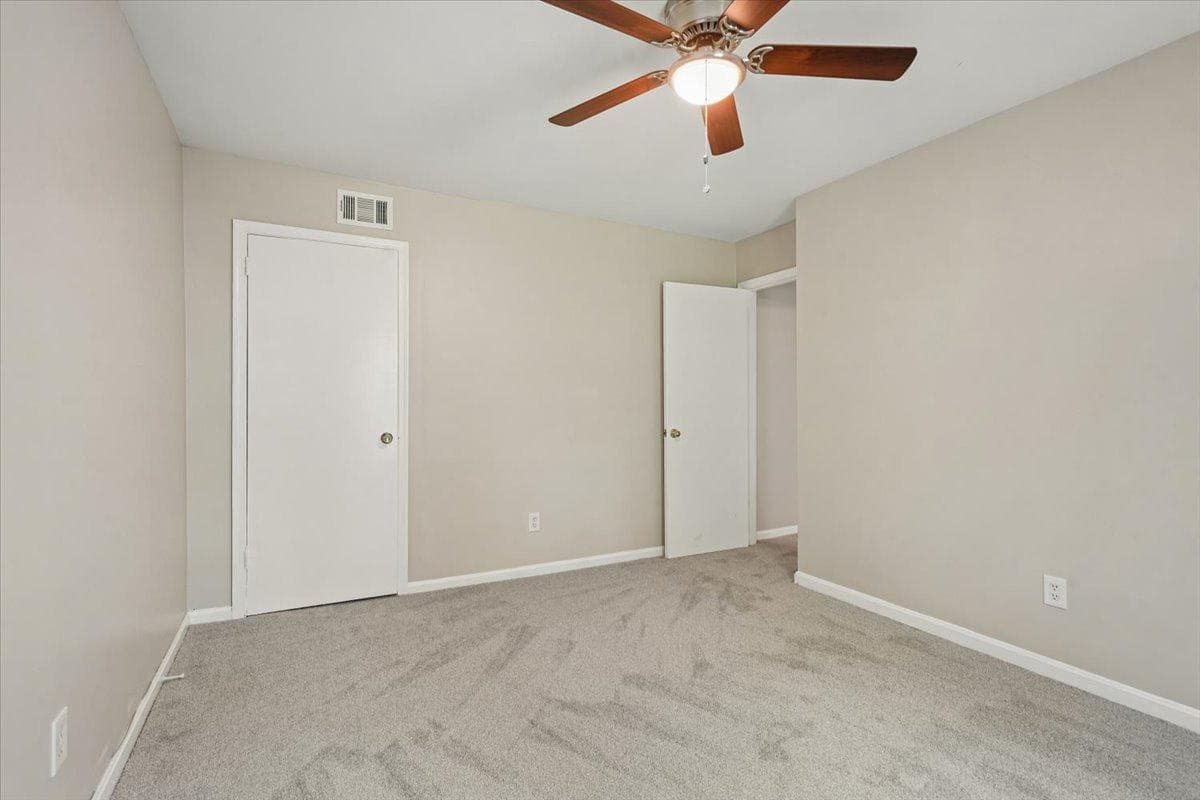 3058 Covington Street photo 16