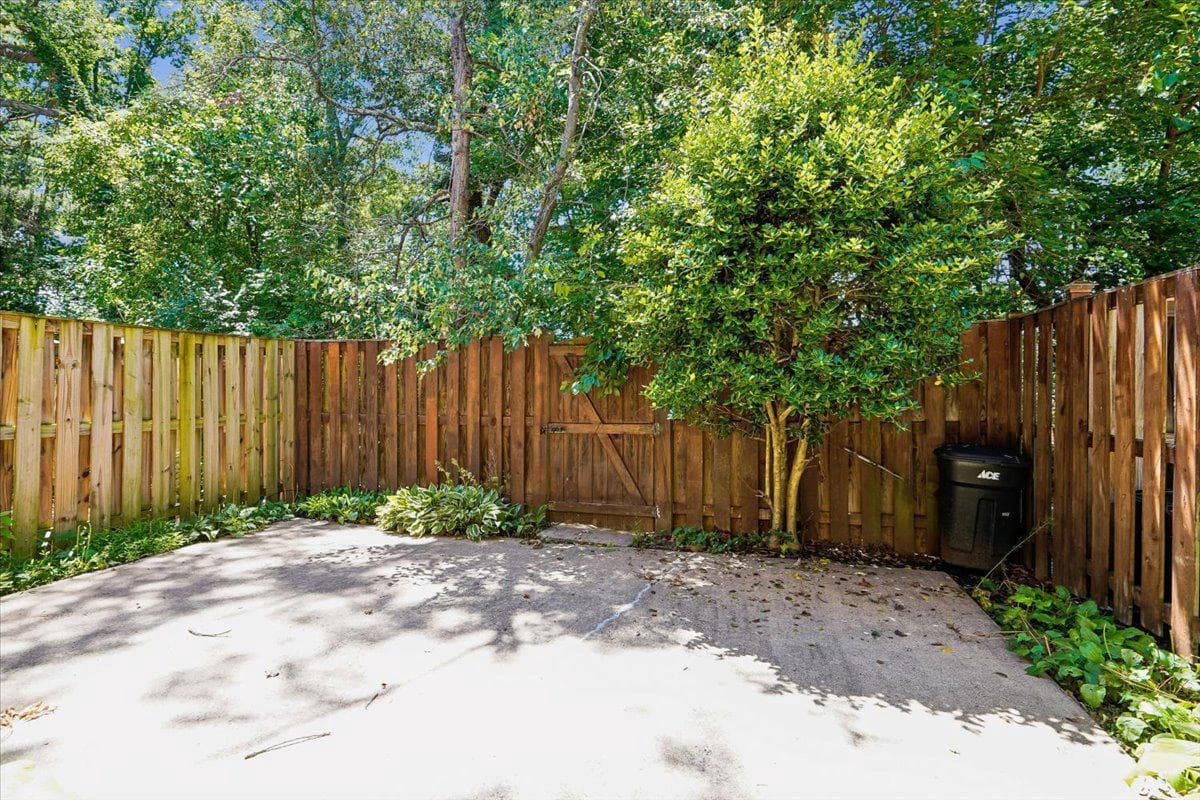 3058 Covington Street photo 20