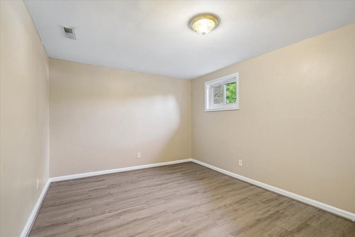 3058 Covington Street photo 21