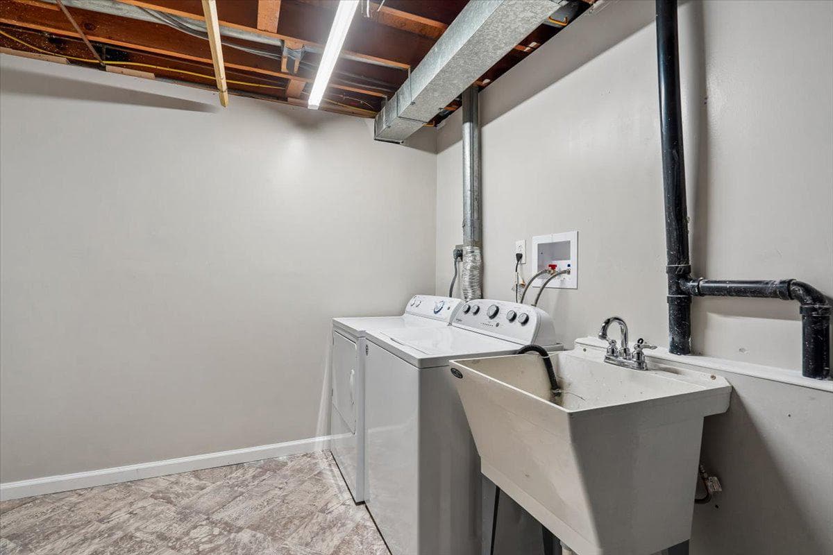 3058 Covington Street photo 24