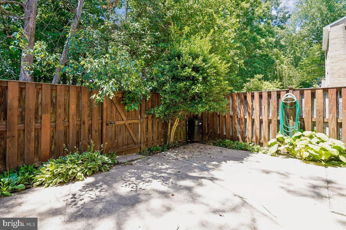 3058 Covington Street photo 26