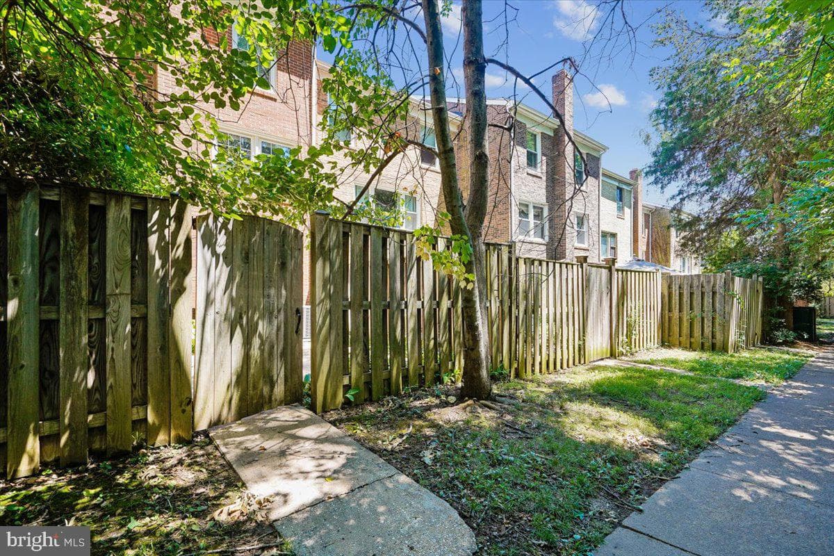 3058 Covington Street photo 27