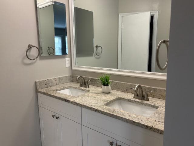 3058 Covington Street photo 9