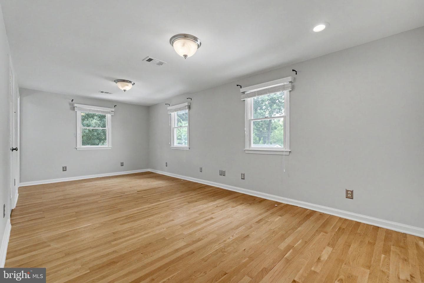 3128 Wayne Road photo 32