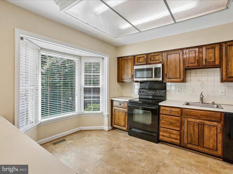 5194 Kimscott Court photo 5