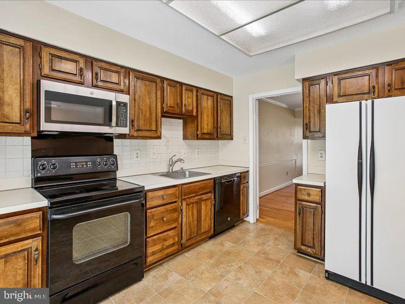 5194 Kimscott Court photo 6
