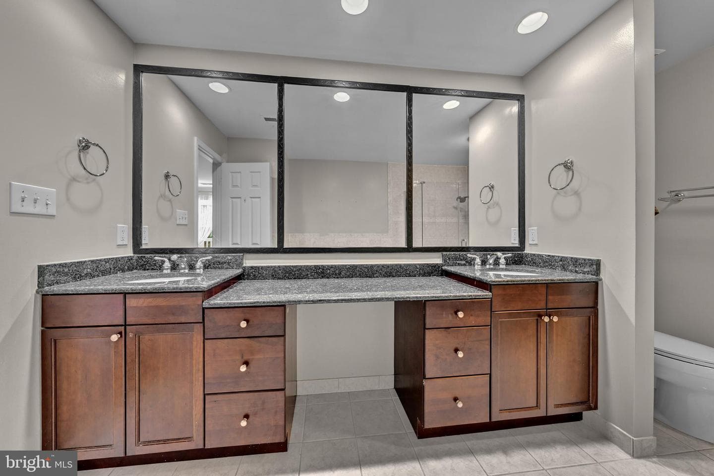 1077 Spring Hill Road photo 35