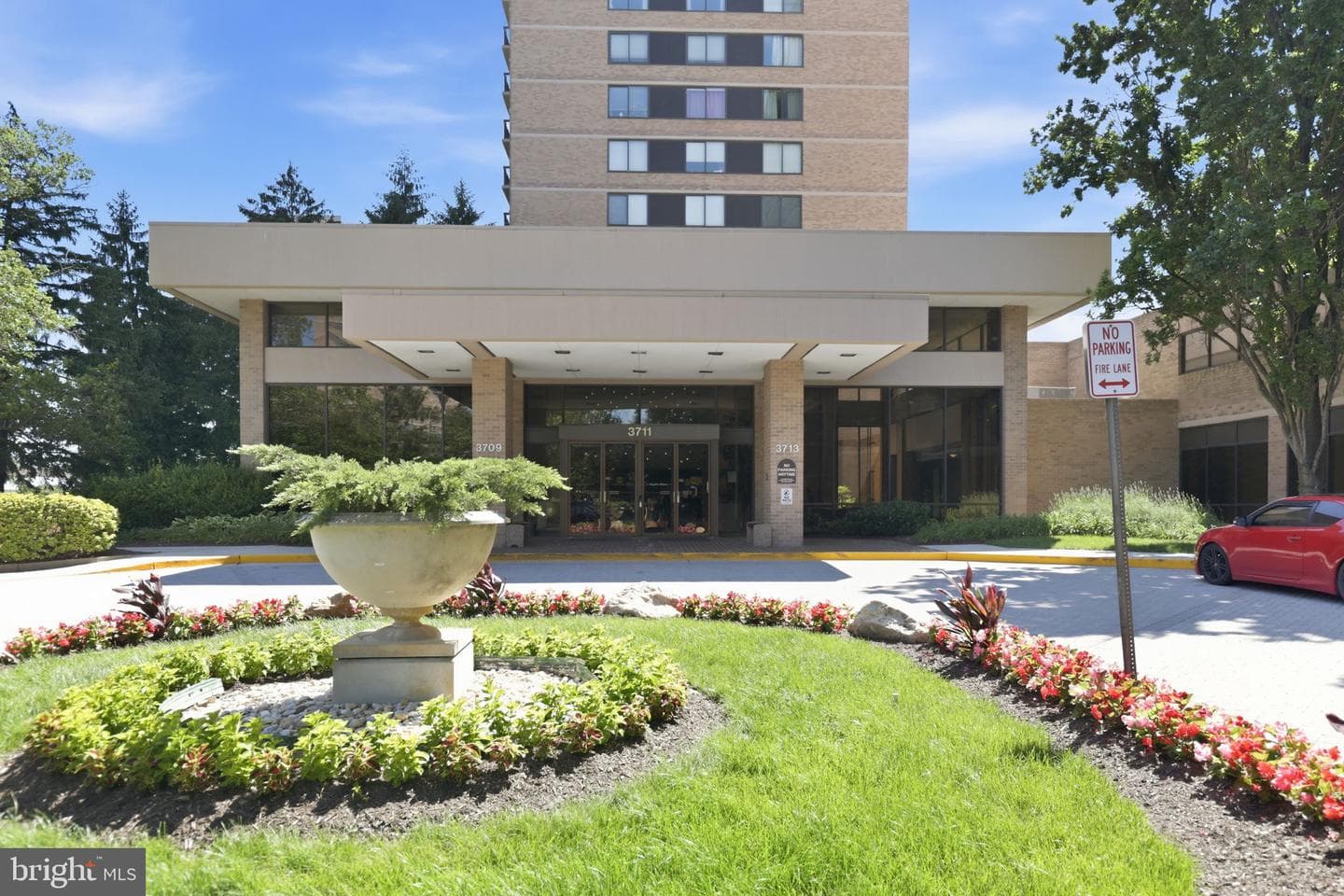 3713 S George Mason Dr # 810, Falls Church