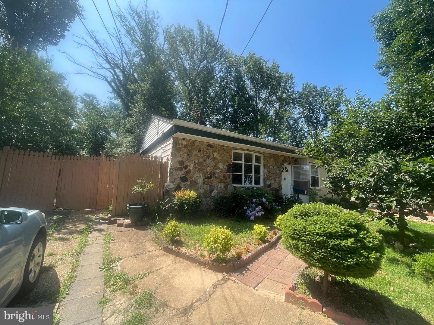 7225 Pine Drive, Annandale