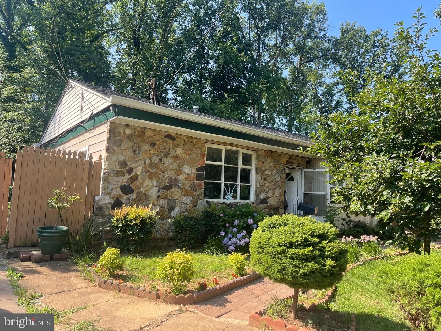 7225 Pine Drive, Annandale