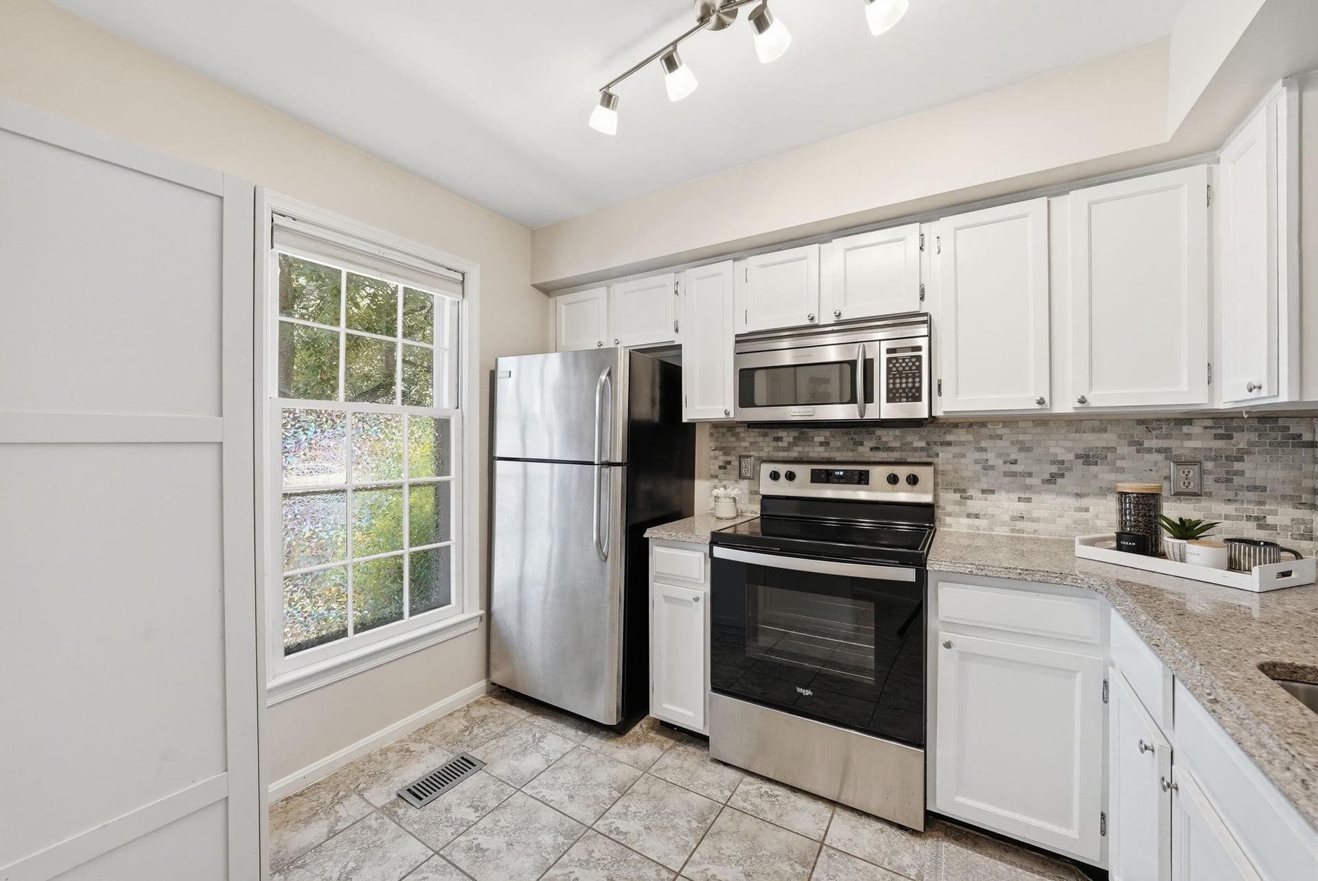 6472 Brick Hearth Court photo 5