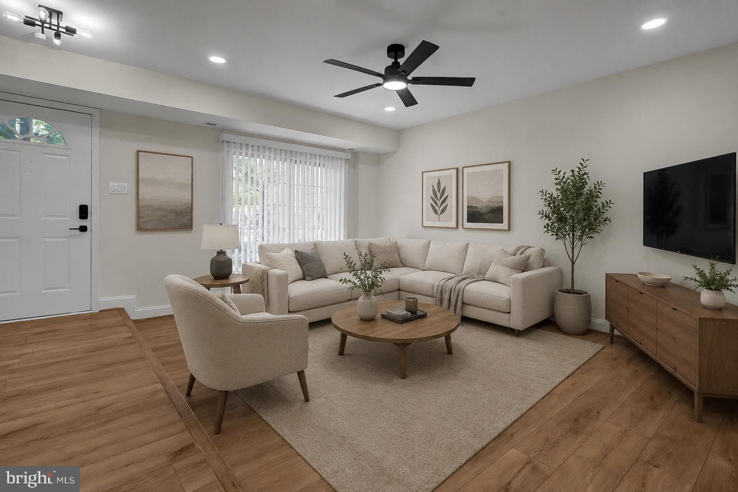 6372 Birch Leaf Court, Burke