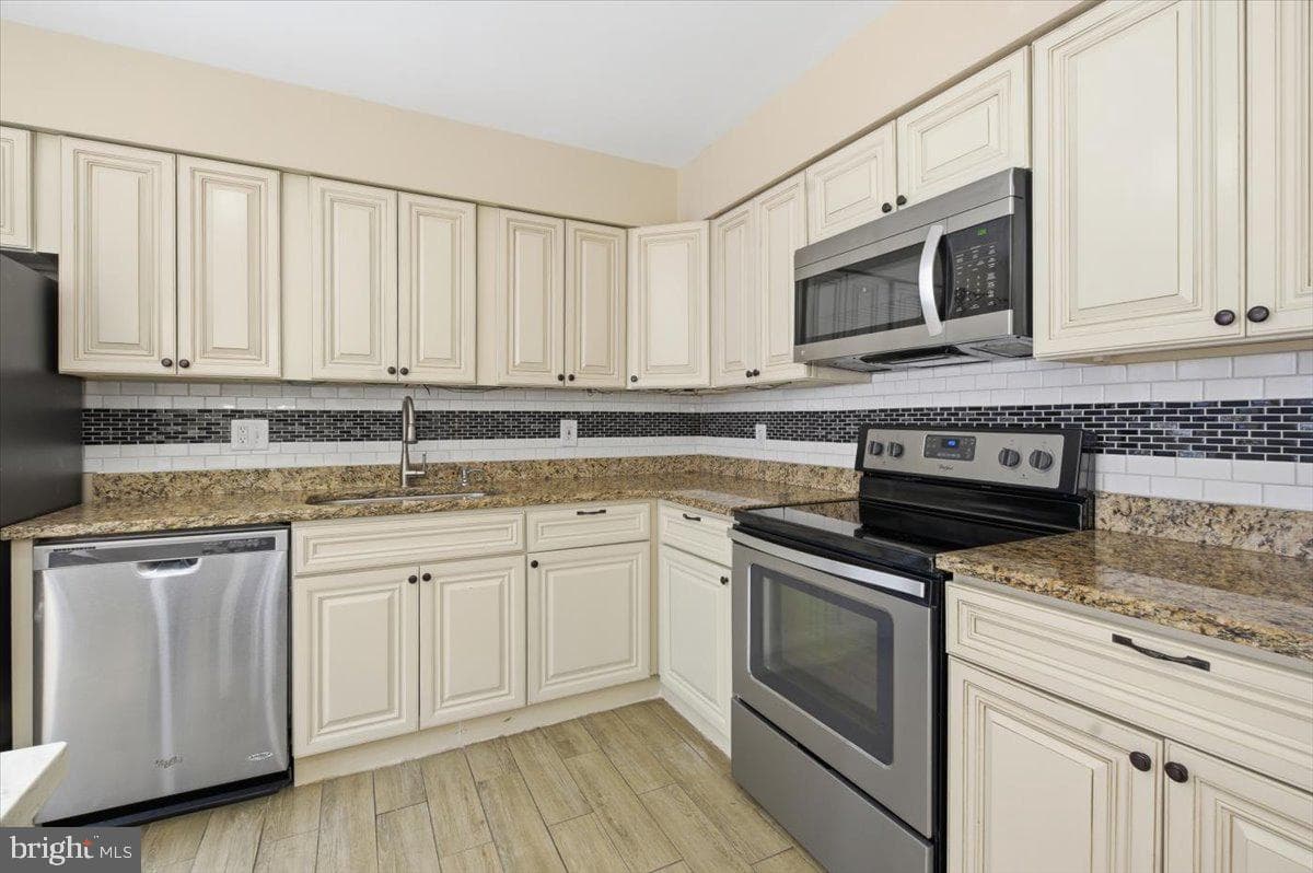 14187 Royal Oak Lane photo 10