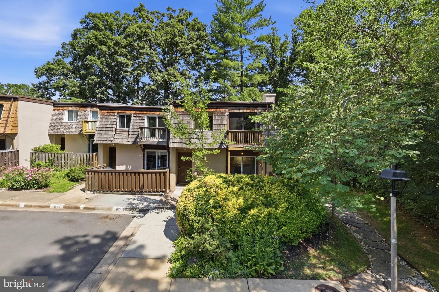 1651 Valencia Way, Reston