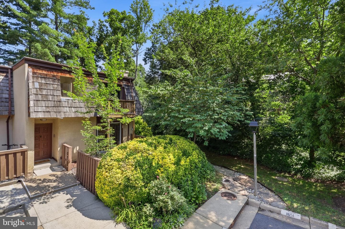 1651 Valencia Way photo 3