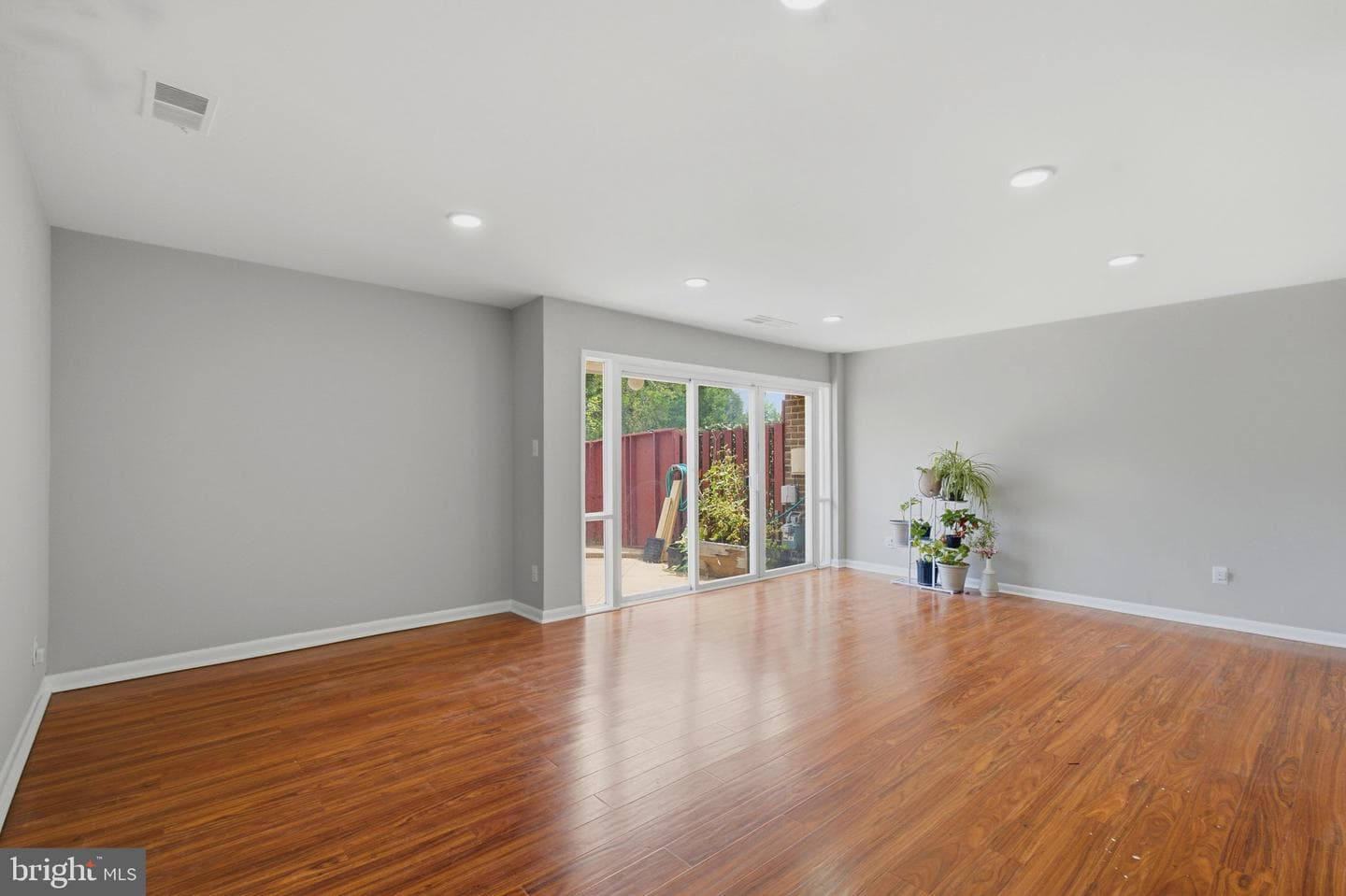 1224 Magnolia Lane photo 5