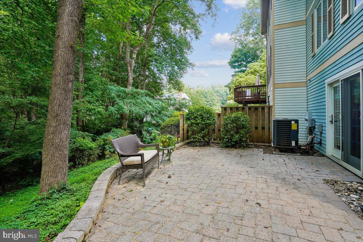 10906 Barton Hill Court photo 5