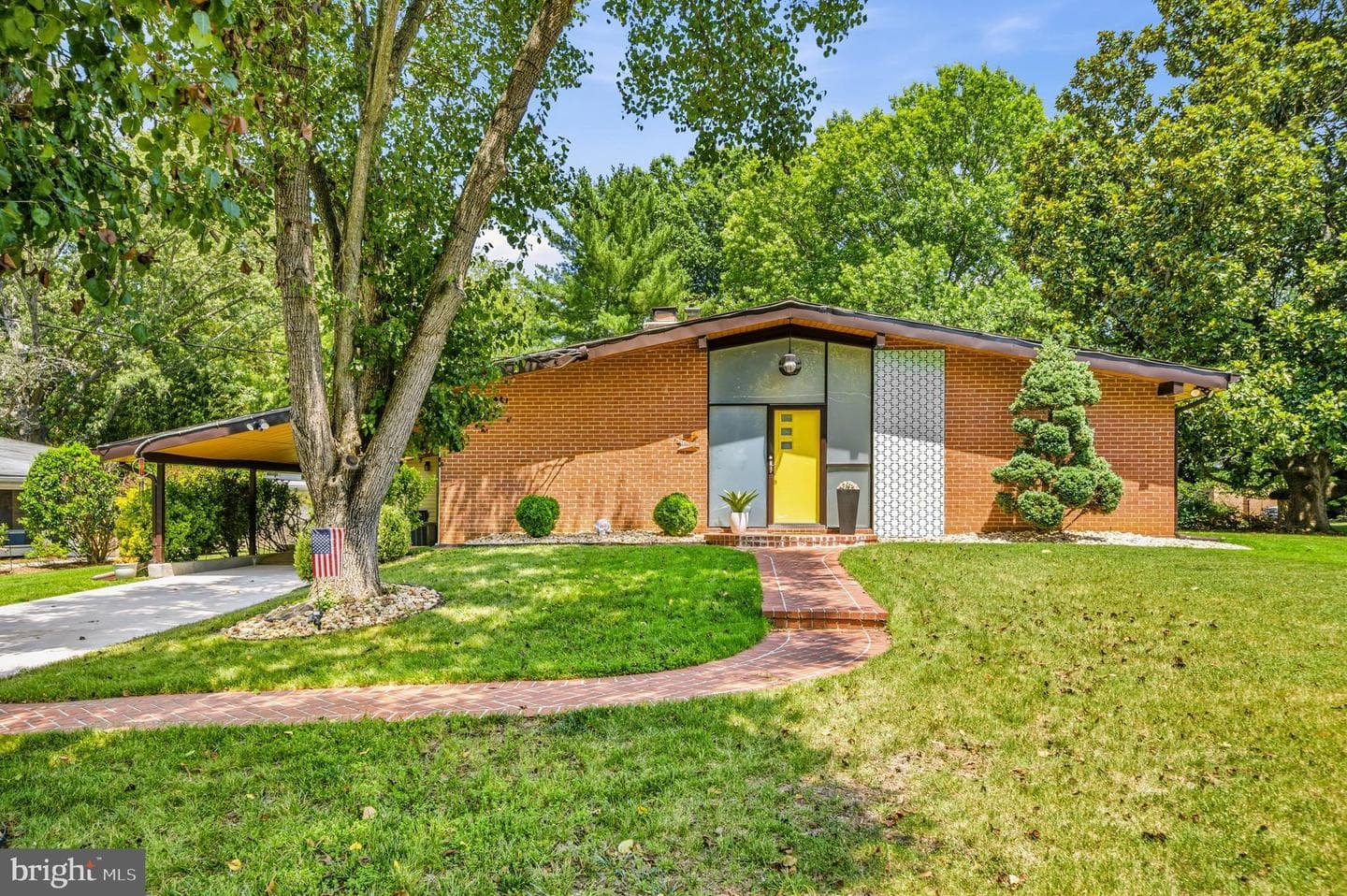 8801 Camden Street, Alexandria