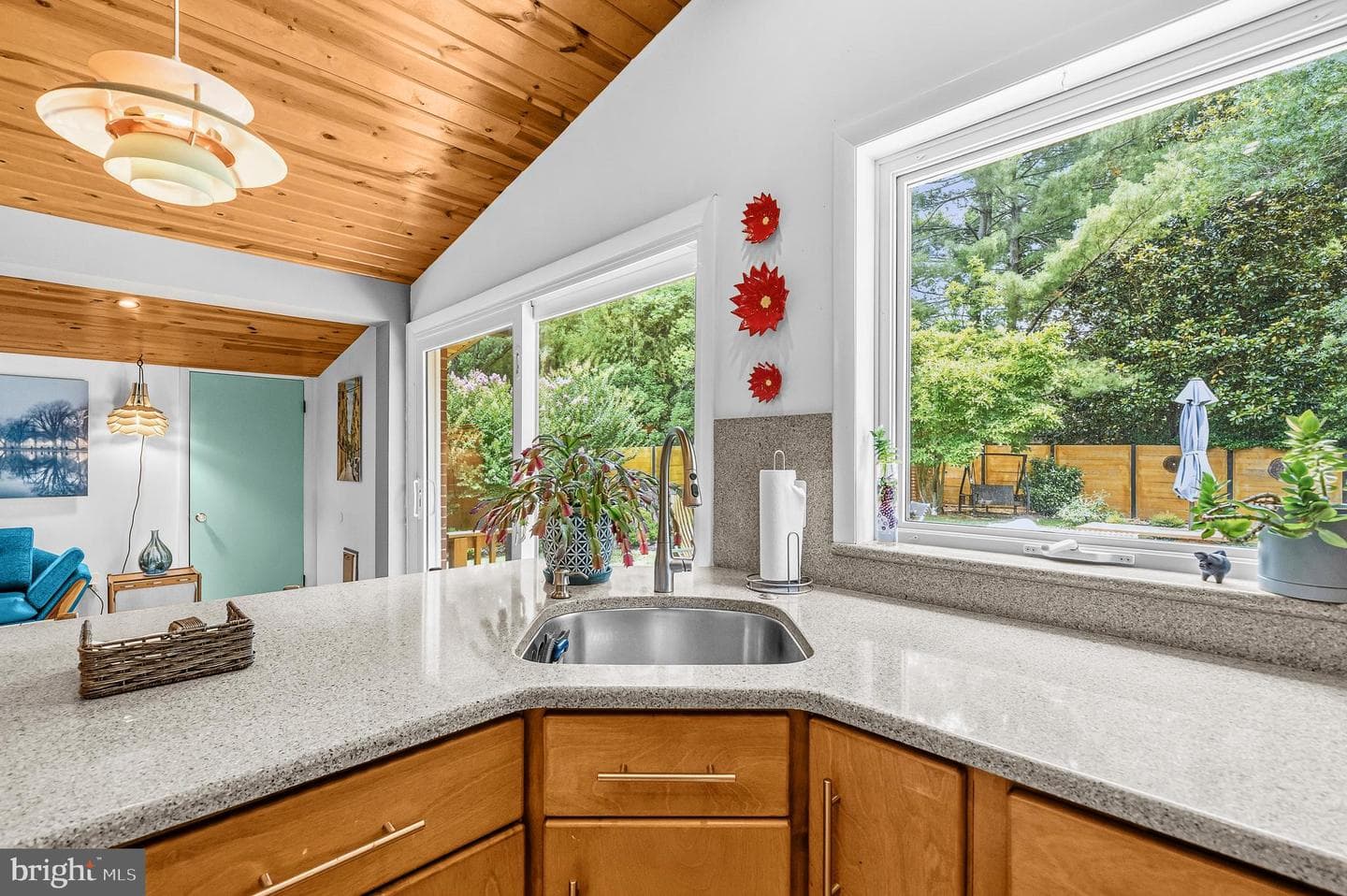 8801 Camden Street photo 20
