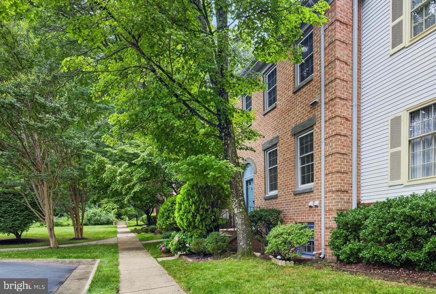 2836 Kelly Square photo 2