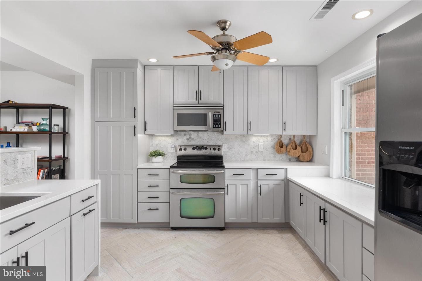 8174 Electric Avenue, Vienna