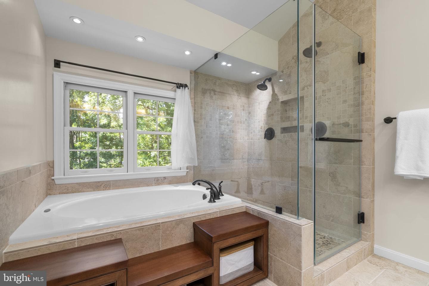 7049 Kings Manor Drive photo 33