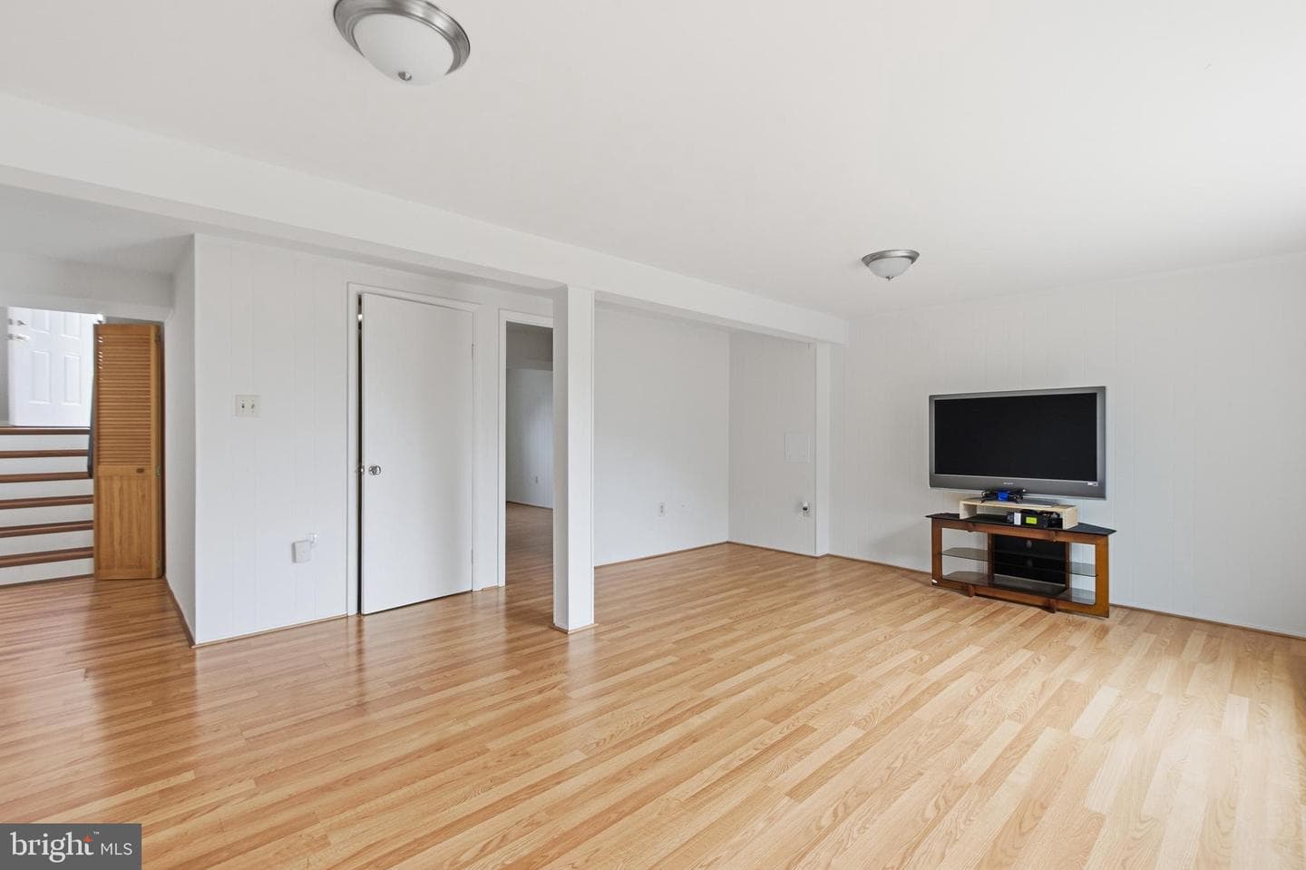 7413 Whernside Street photo 28