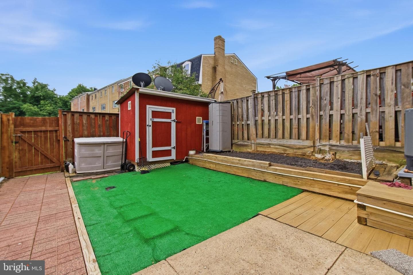 7413 Whernside Street photo 33