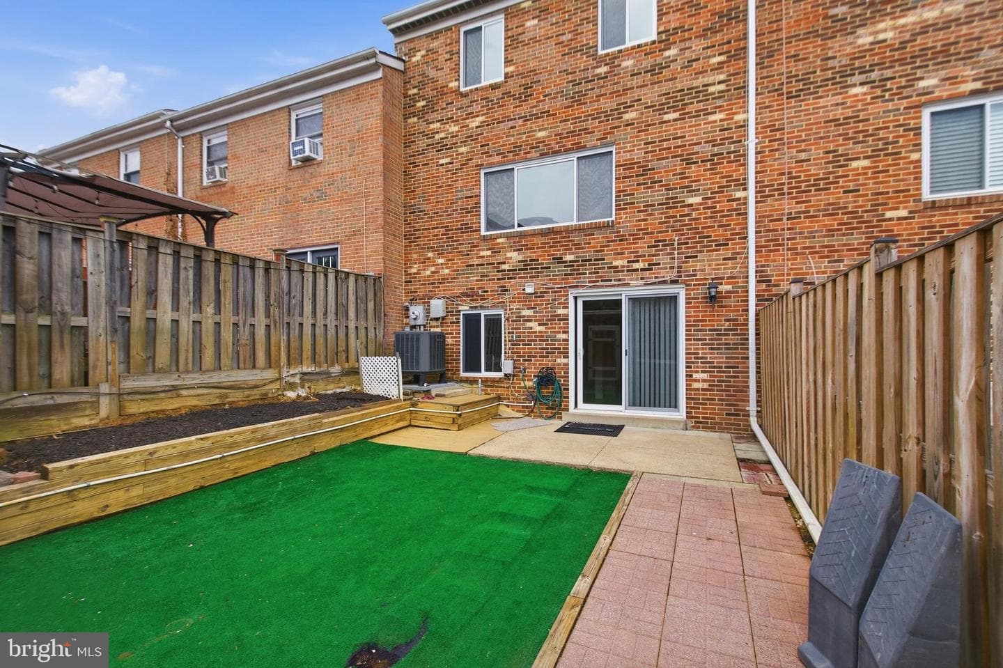 7413 Whernside Street photo 35