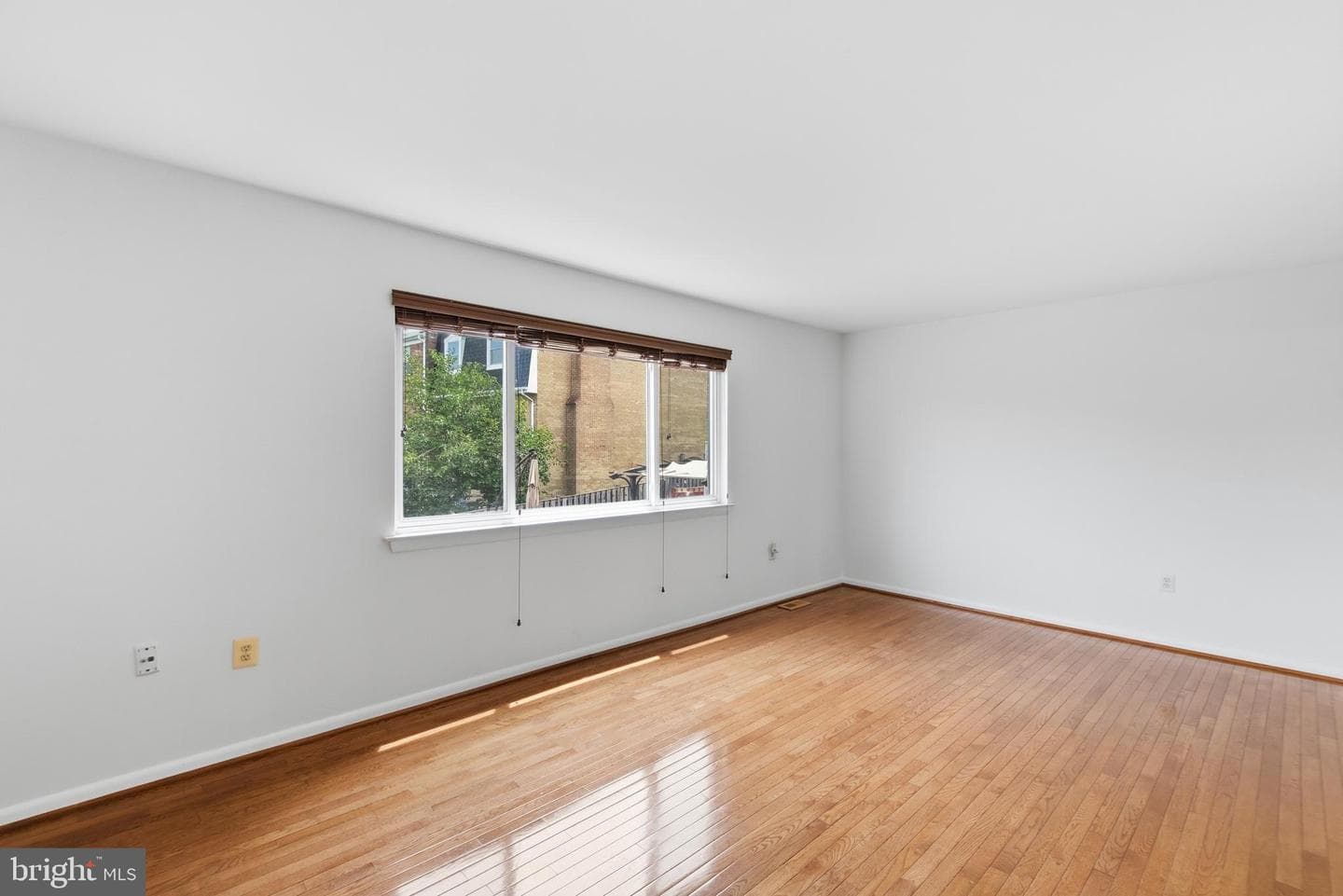 7413 Whernside Street photo 8