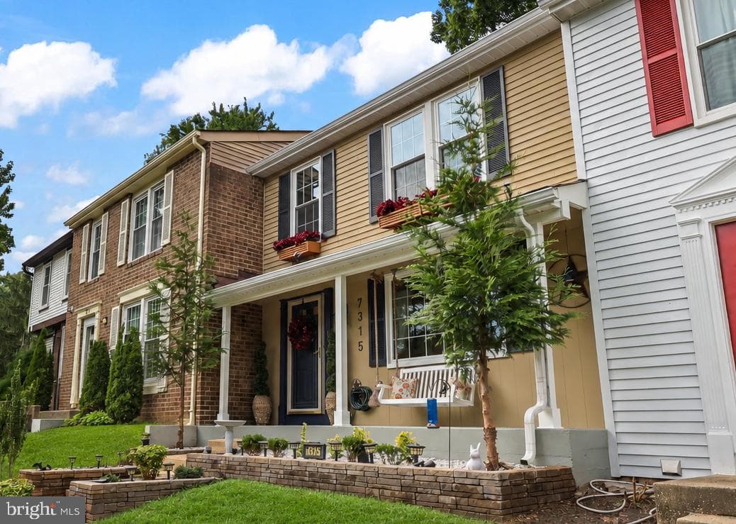 7315 Golden Horseshoe Court, Springfield